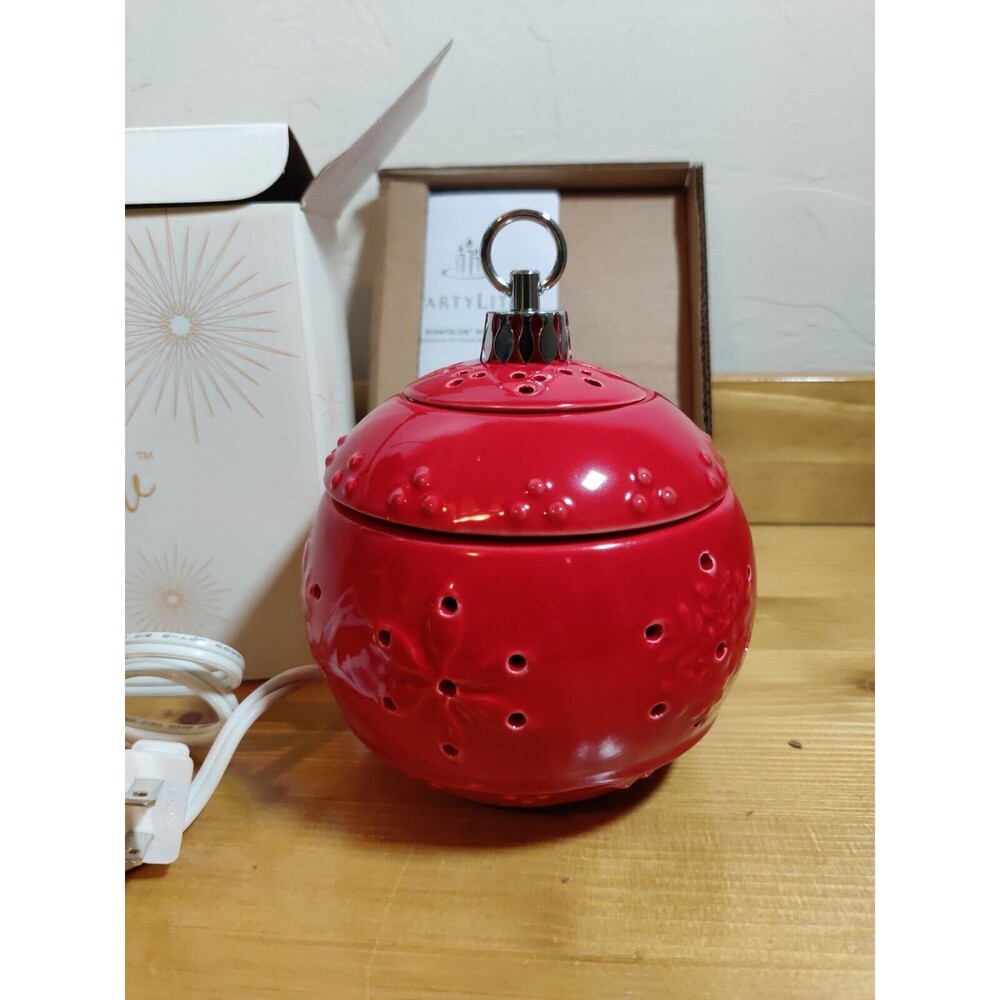 Partylite ScentGlow Christmas Traditions Warmer P90778 Original Box Retired